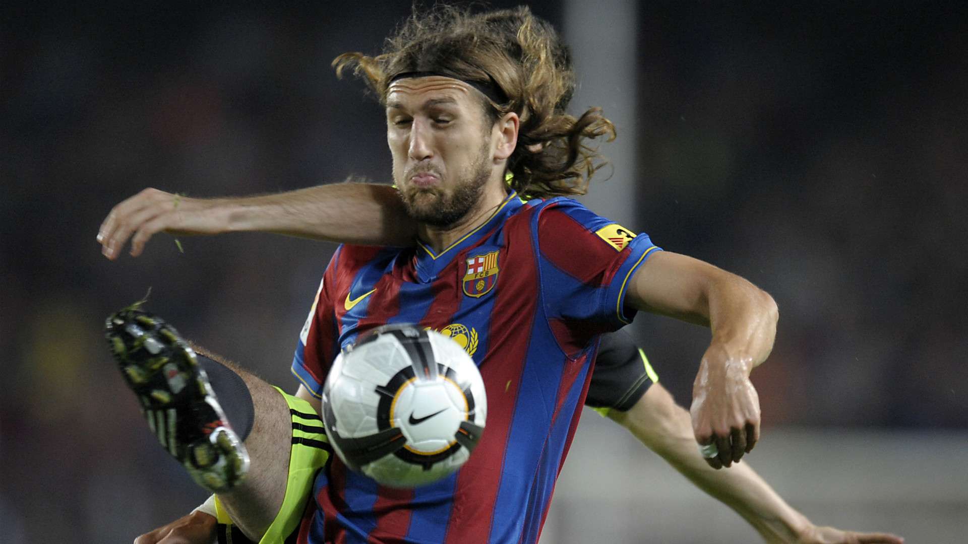 一名进攻型 一名进攻型